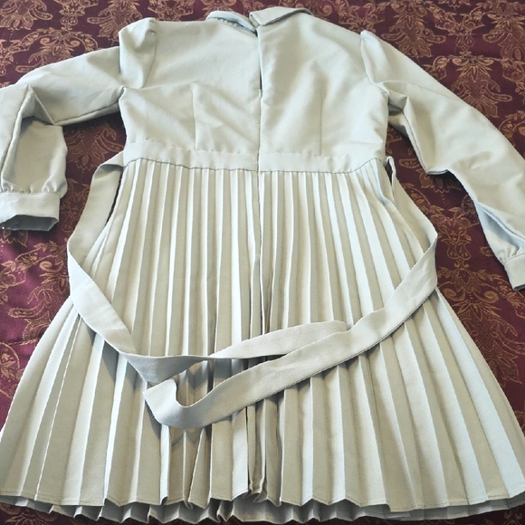 Stylish Green Pleated Dress, Size Small๐ Cute, Like New Condition- Fast Shipper - Picture 9 of 10